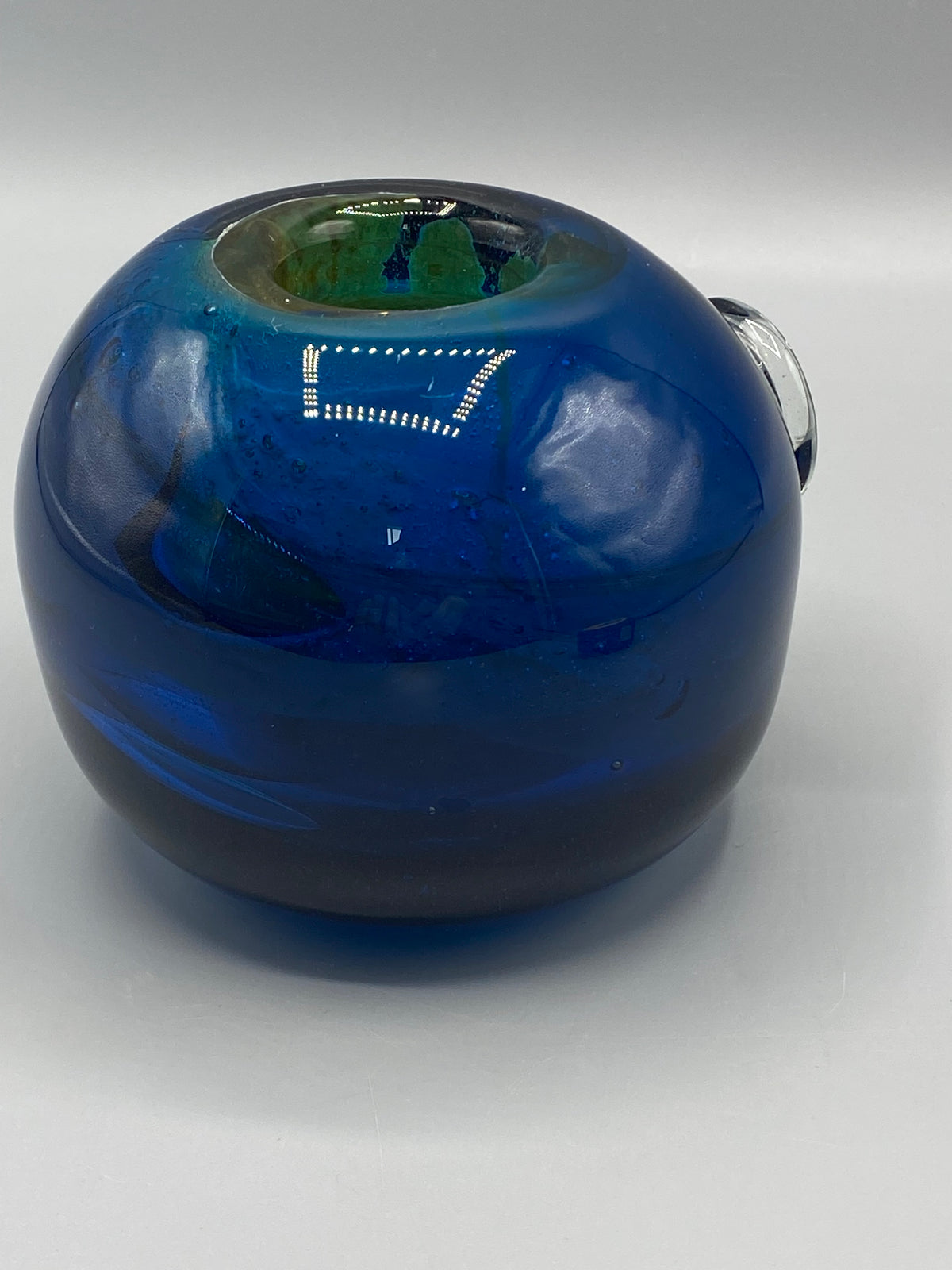 Ouverture du soliflore Mdina Glass mesurant environ 4 cm