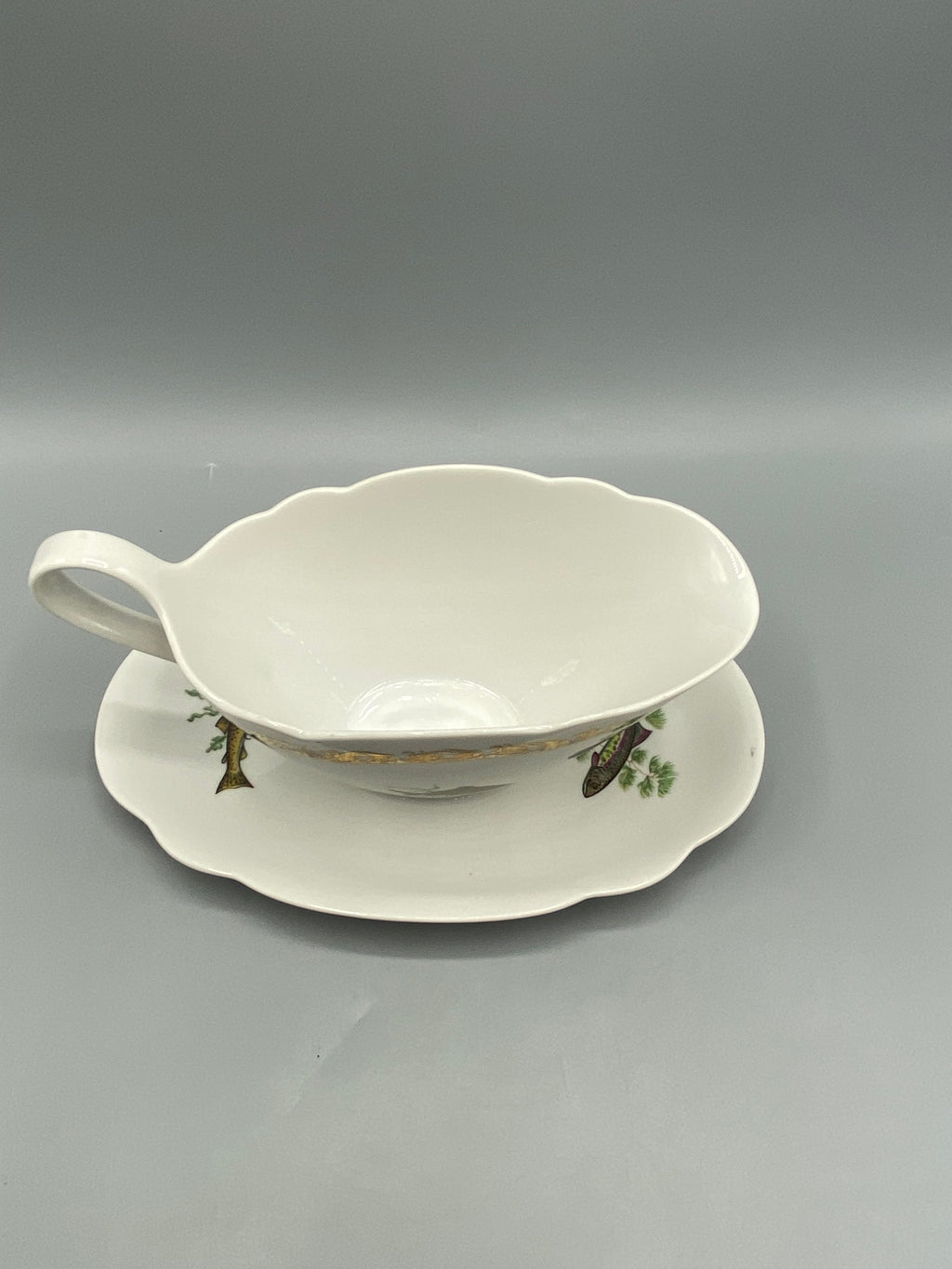 Dessous du dormant de la saucière L’Hirondelle avec étiquette