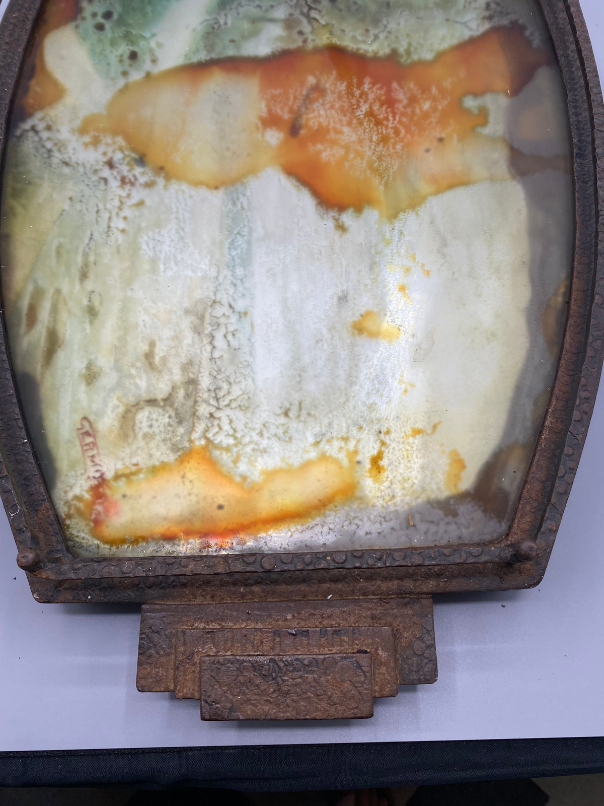 Signature Germonde visible dans le décor fixé sous verre