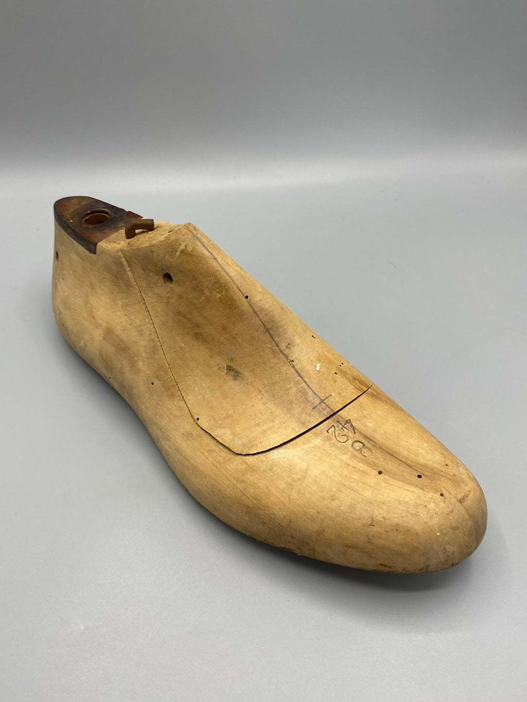 Forme de cordonnier en bois mesurant environ 27 cm de longueur
