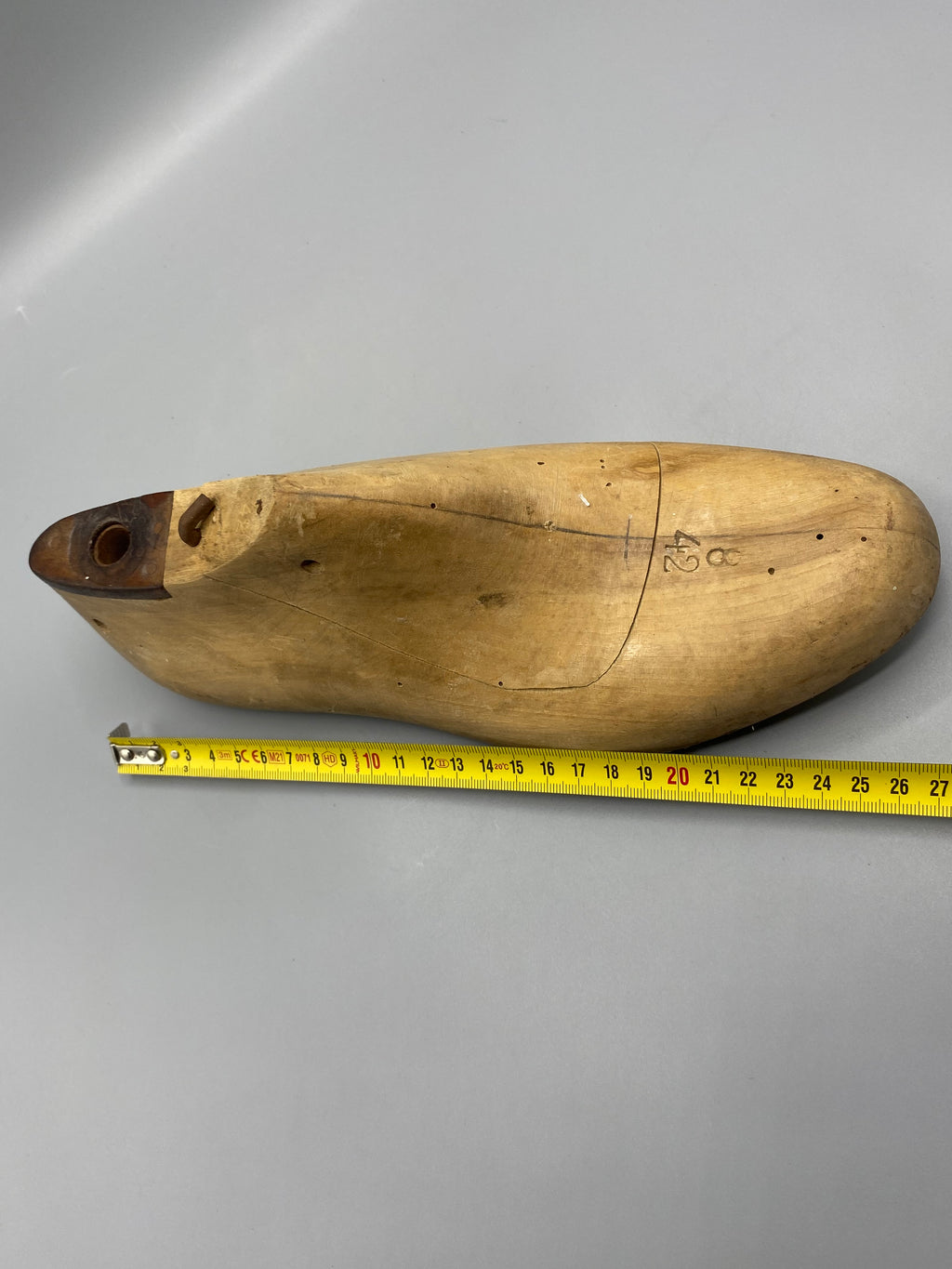 Profil de l’ancienne forme de cordonnier en bois du milieu du XXe siècle