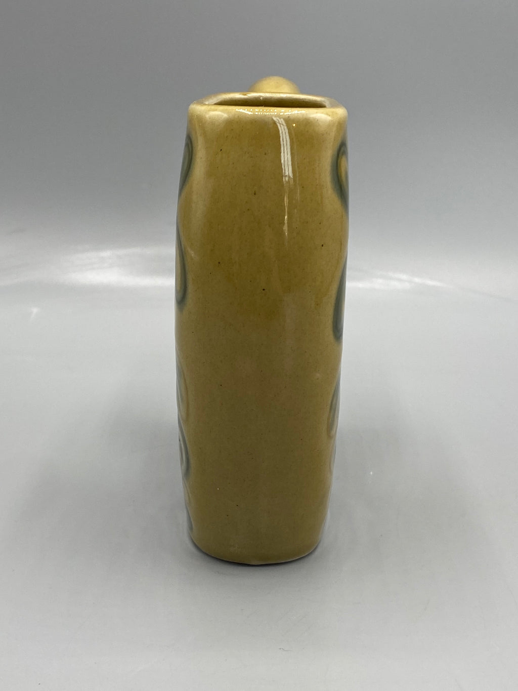 Ouverture oblongue de la tasse de cure thermale en céramique