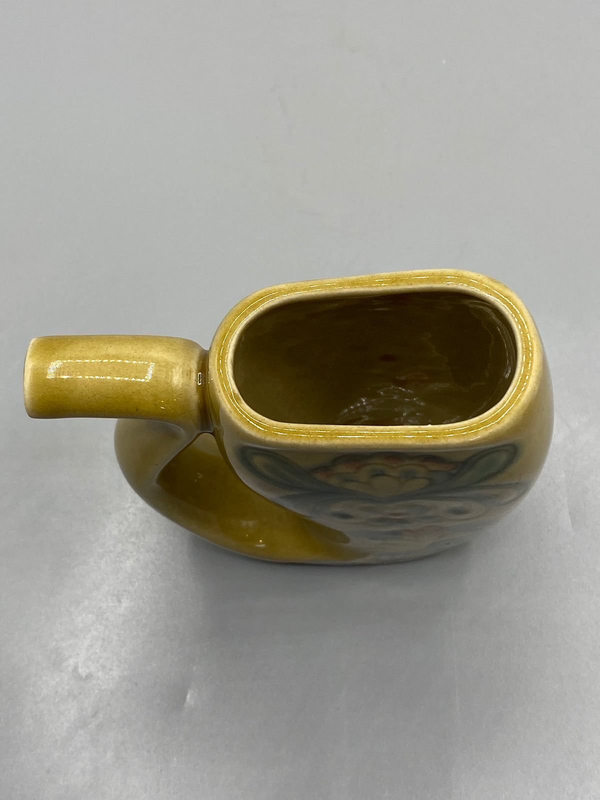 Dimensions de la tasse biuvetnitsa soviétique à décor floral