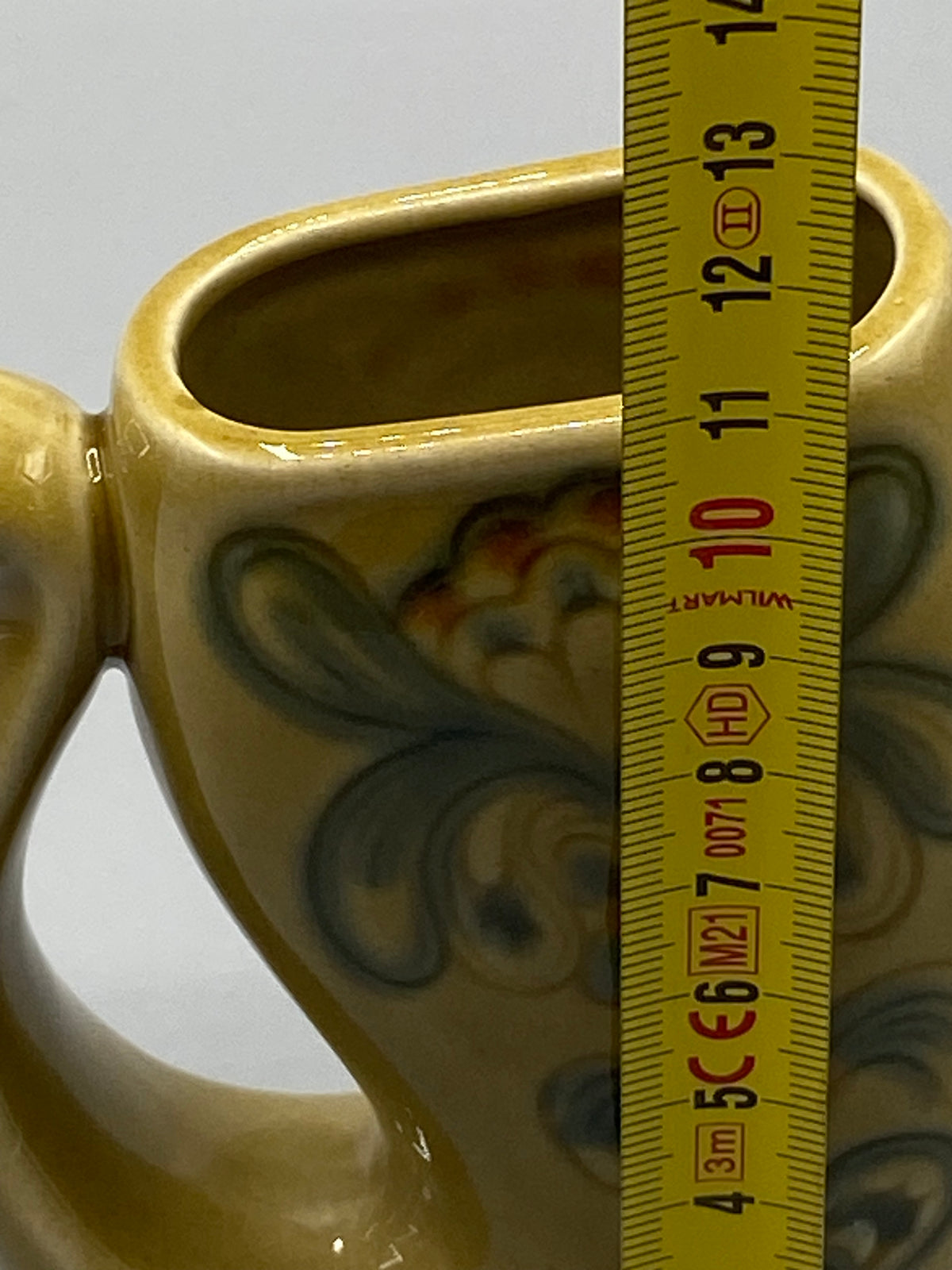 Décor floral bleu gris et ocre sur tasse soviétique des années 1970