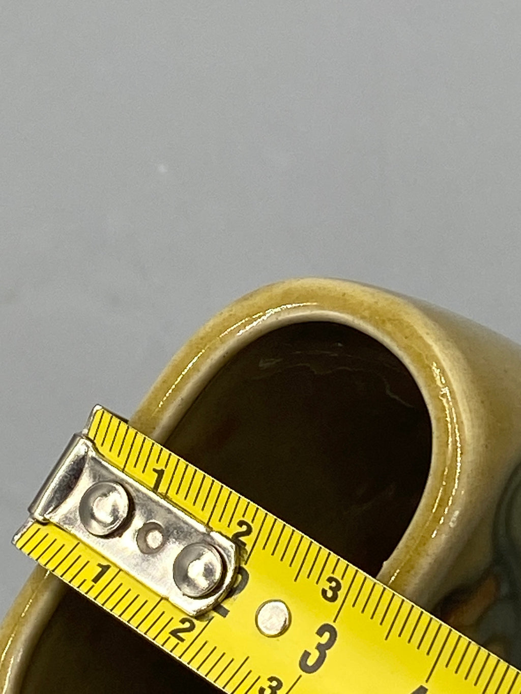 Profil en céramique émaillée beige de la tasse de curiste soviétique