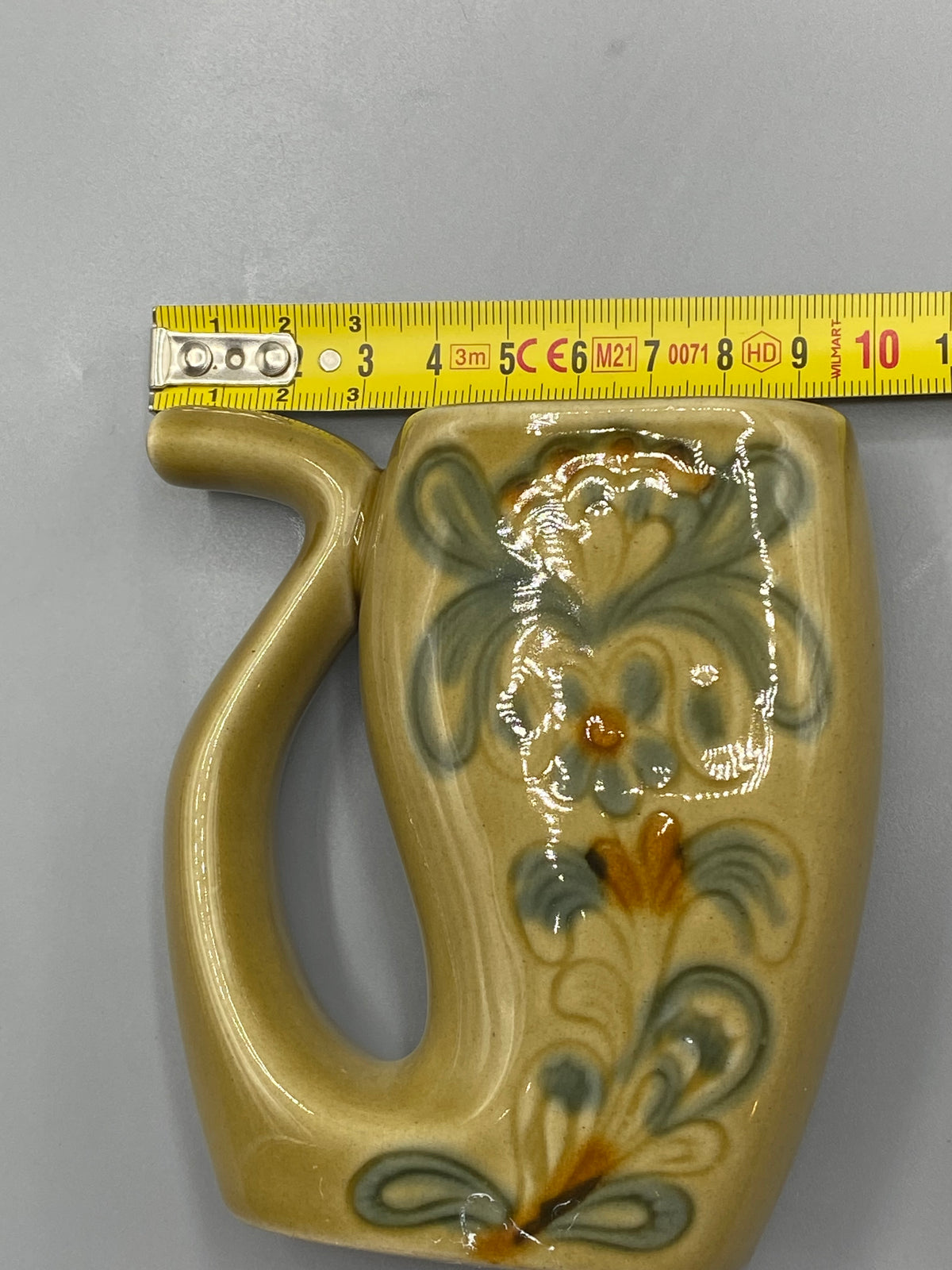 Seconde face décorée de la tasse biuvetnitsa de l’ancienne URSS