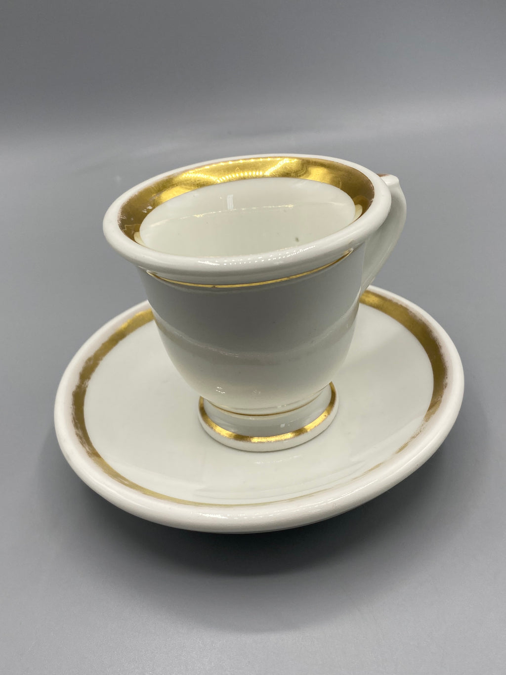 Large bande dorée à l’intérieur de la tasse à brûlot ancienne