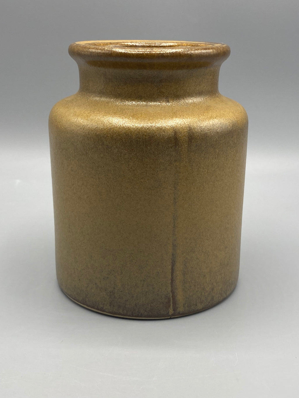 Pot en grès émaillé beige doré, ouverture avec mesure au mètre ruban