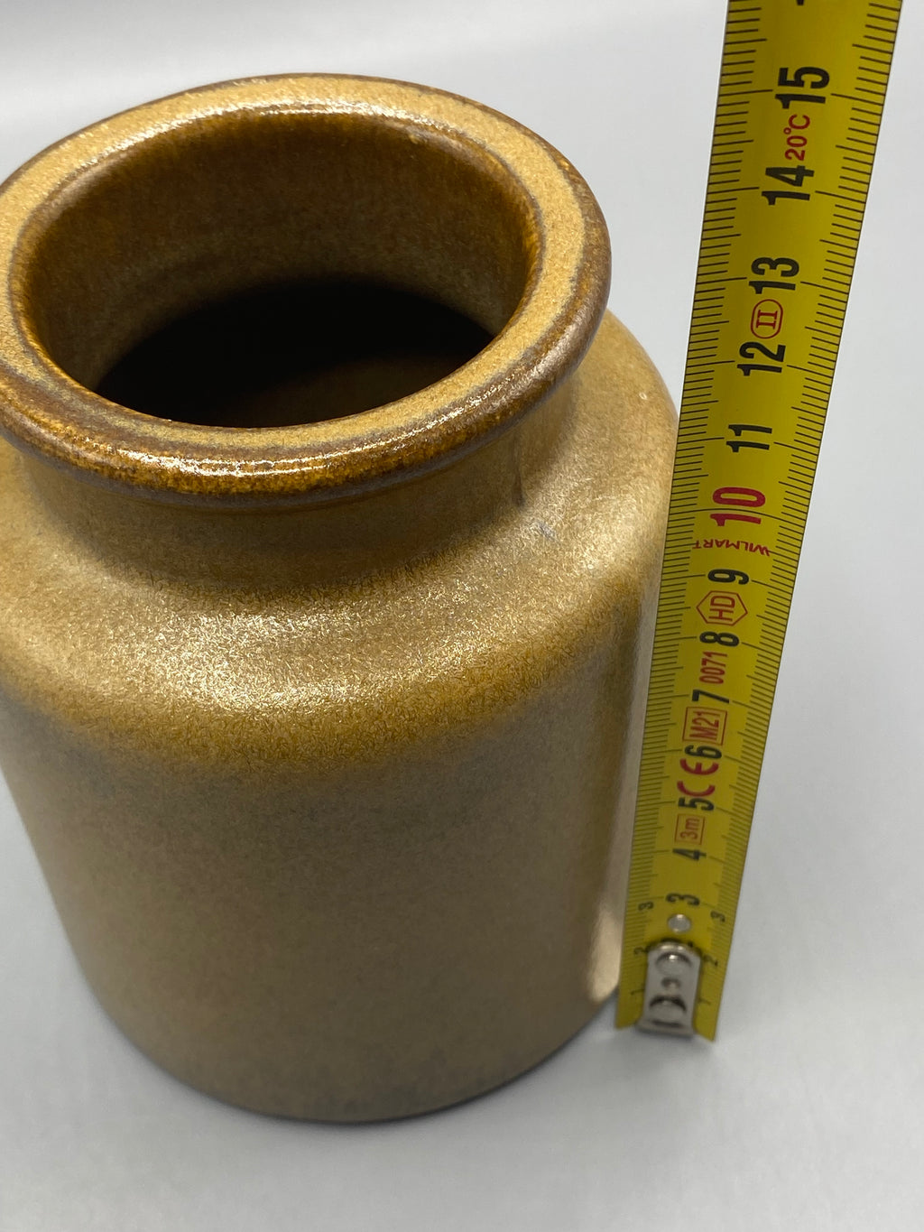 Pot en grès émaillé beige doré, vue de dessus, col resserré
