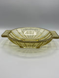 Fond du plat en verre ambré, motif rayonnant pressé