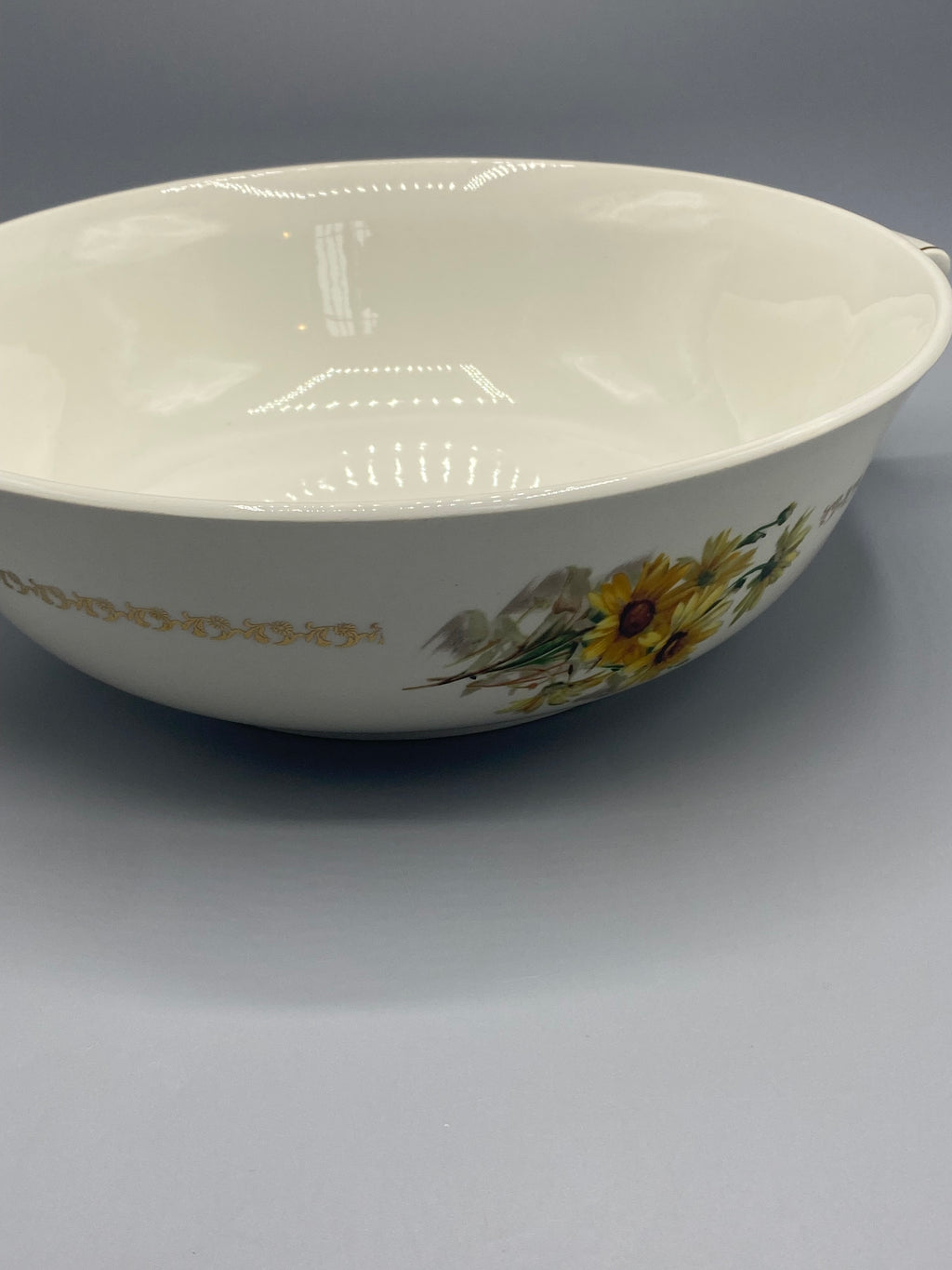 Saladier Gien Marguerites, vue de profil