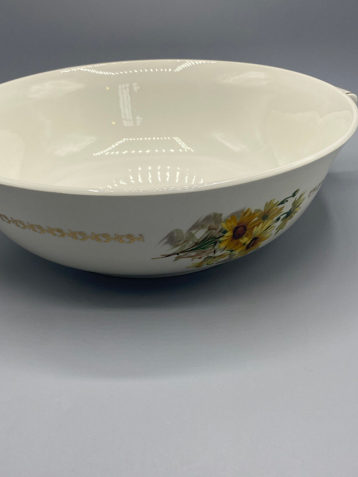 Saladier Gien Marguerites, vue de profil