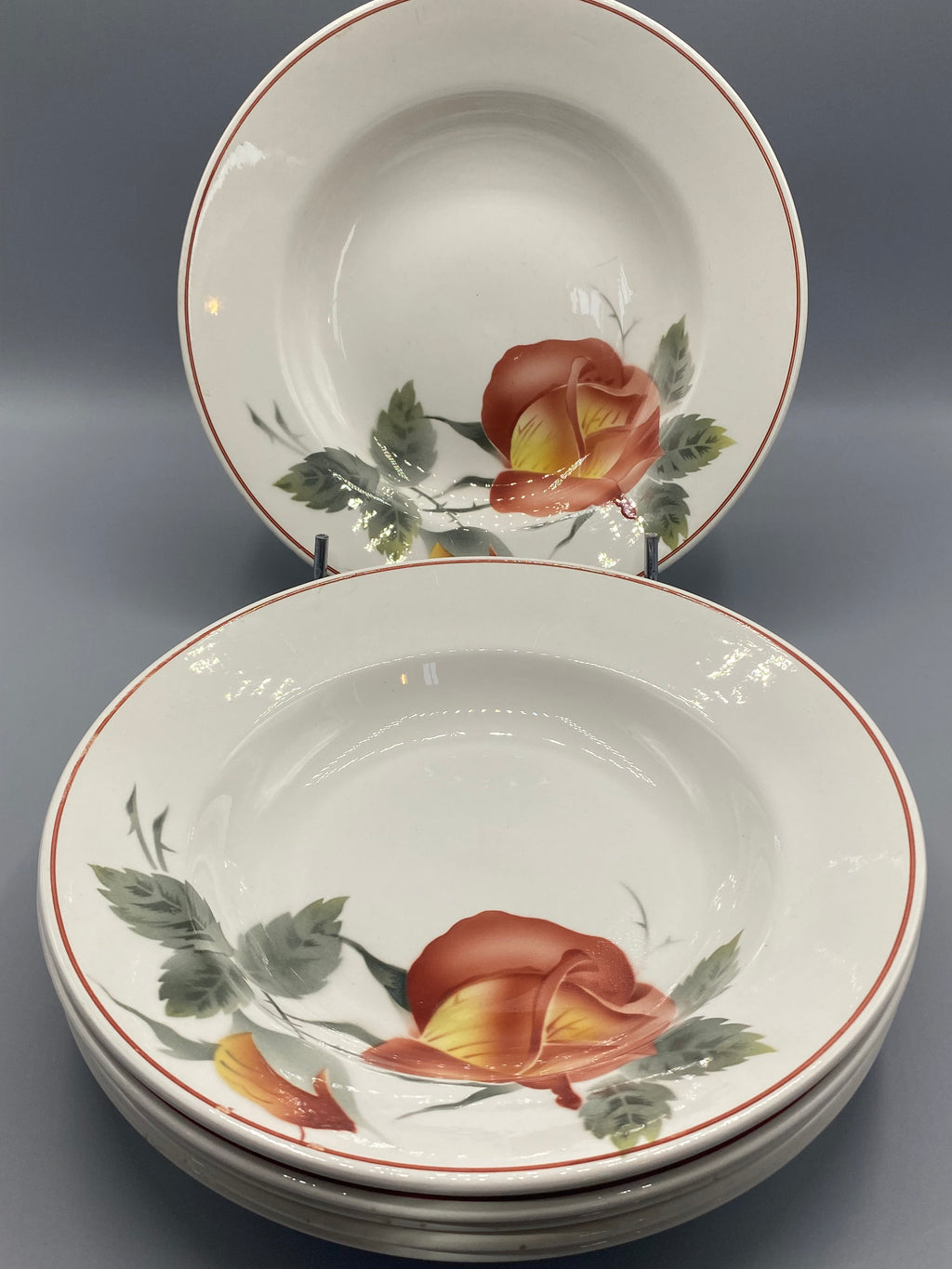 6 assiettes creuses Maréchale Niel Digoin Sarreguemines, empilées