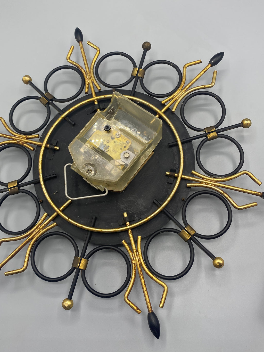 Horloge murale JAZ et mesure de ses dimensions totales