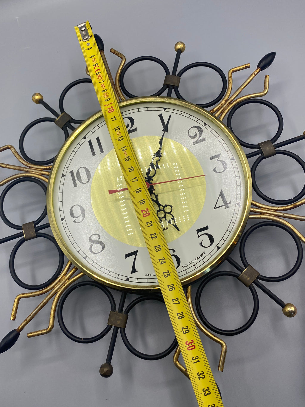 Horloge murale JAZ Transistor des années 1960 en métal noir et doré