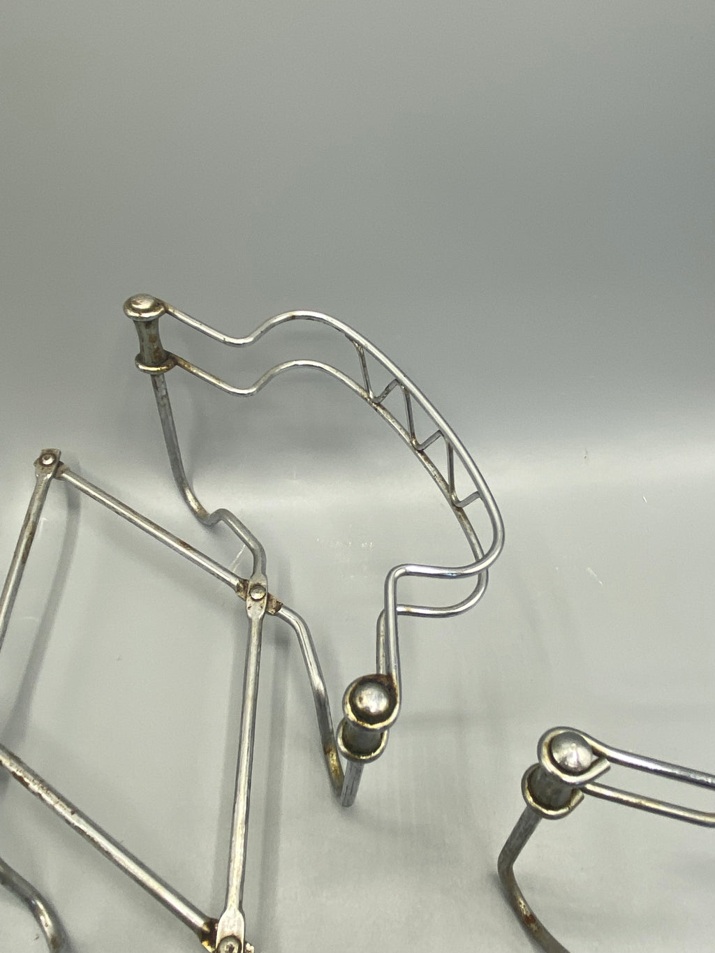 Mesure de la longueur déployée des dessous-de-plat en métal