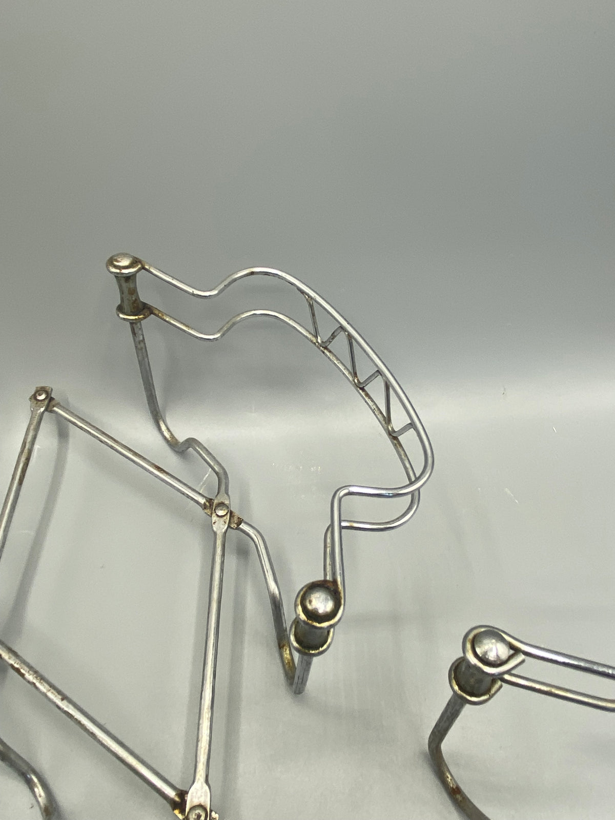 Mesure de la longueur déployée des dessous-de-plat en métal