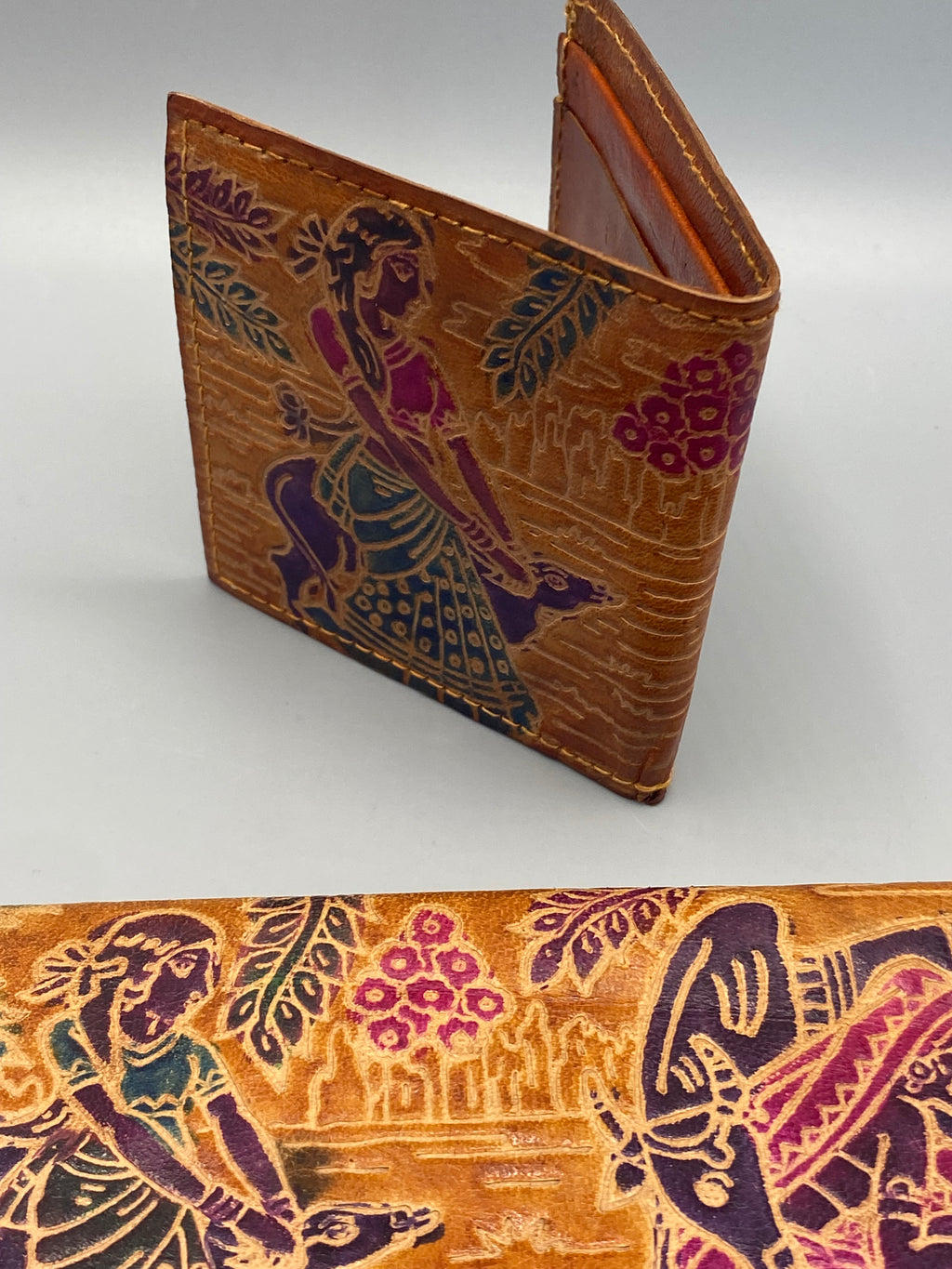 Mesure de la longueur du portefeuille en cuir indien