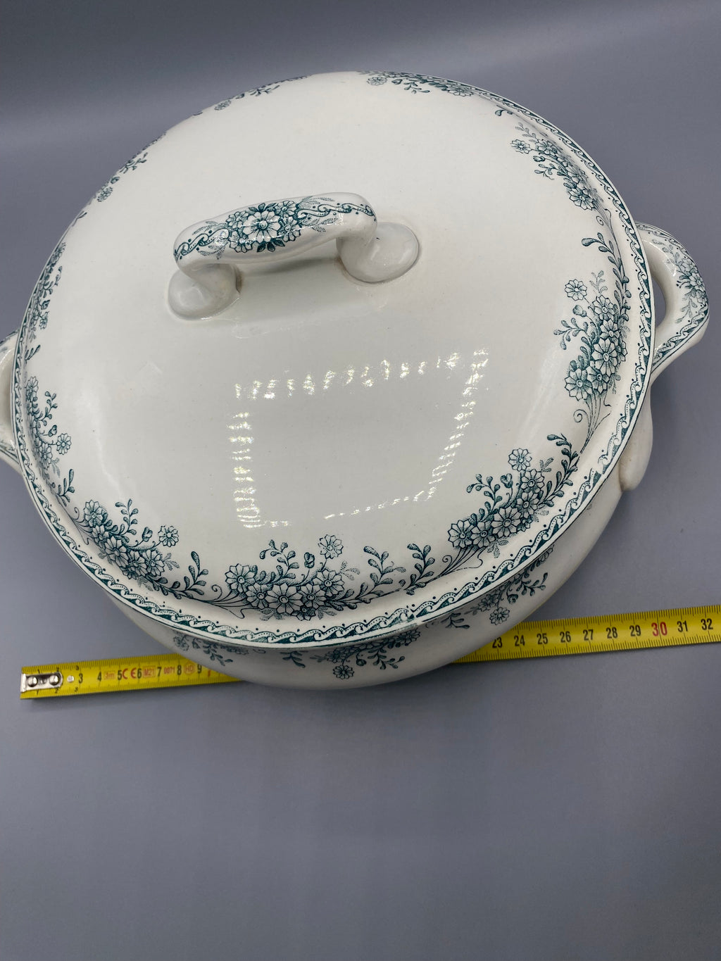 Mesure de la soupière ancienne avec ses anses
