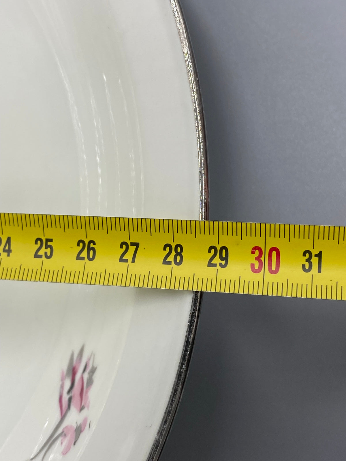 Mesure du diamètre du plat rond environ 29 cm