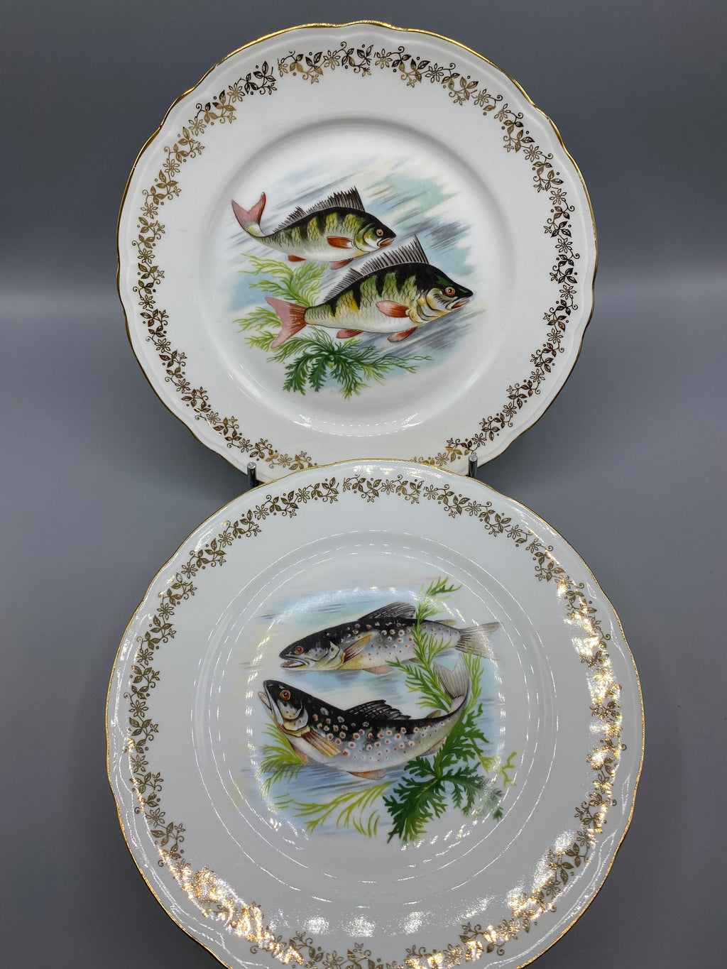 Cachet couronné Garanti Porcelaine Véritable au revers des assiettes