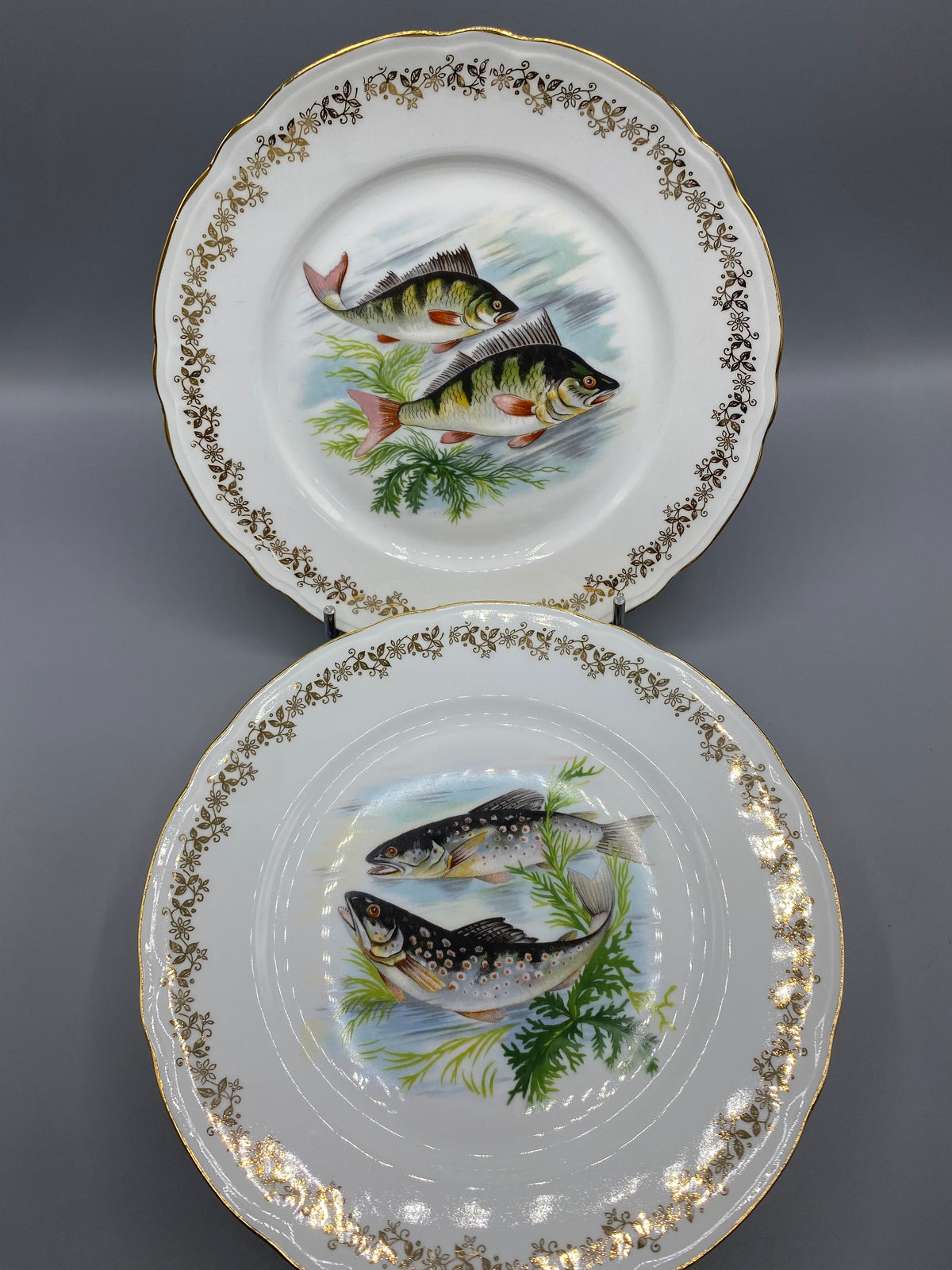 Cachet couronné Garanti Porcelaine Véritable au revers des assiettes