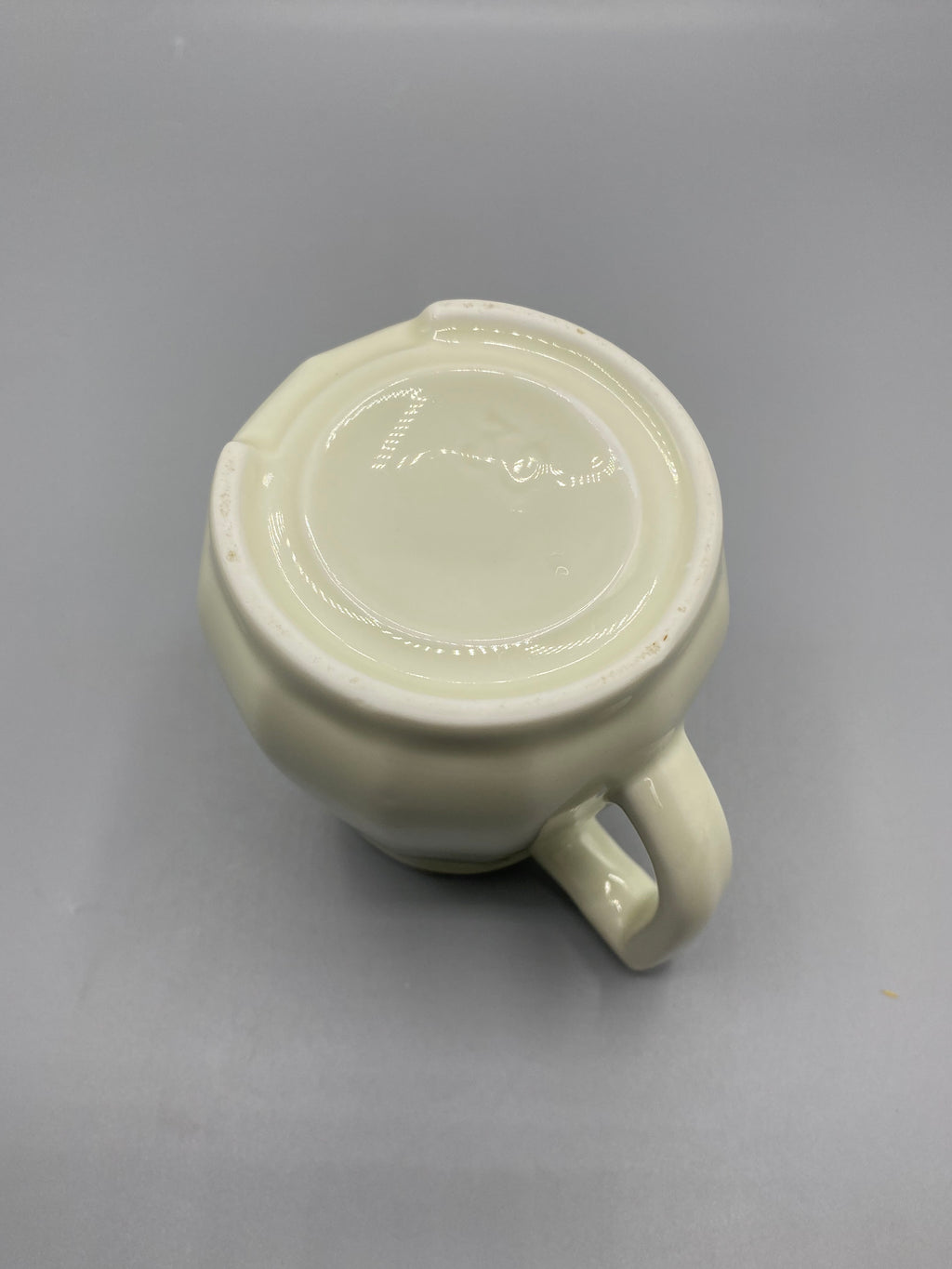 Mesure de la hauteur du crémier environ 12 cm