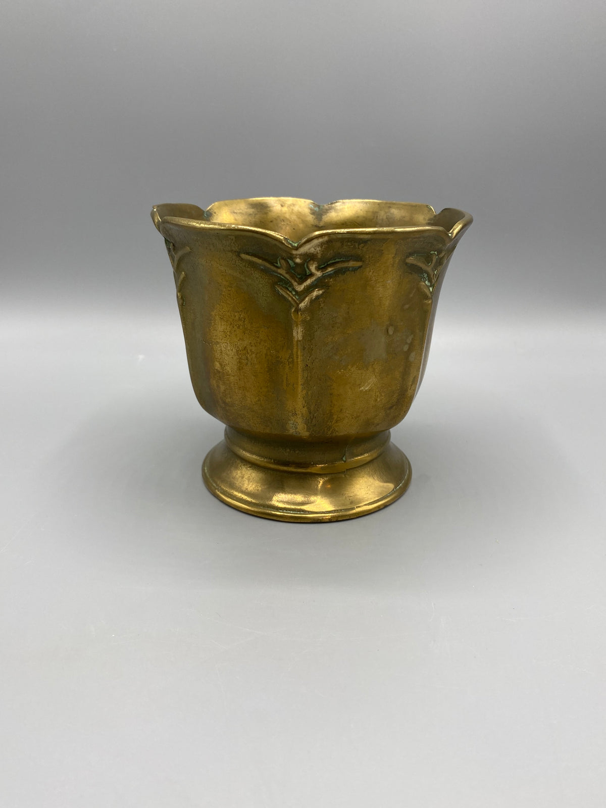 Mesure du diamètre à l’ouverture du cache-pot environ 12 cm