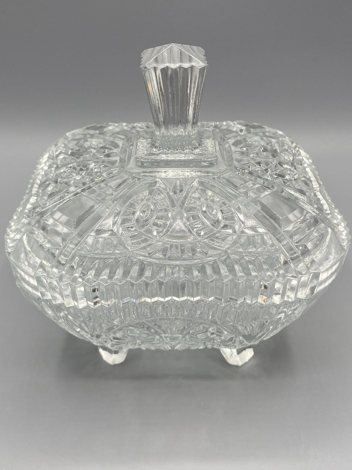 Bonbonnière en verre moulé, mesure de la largeur