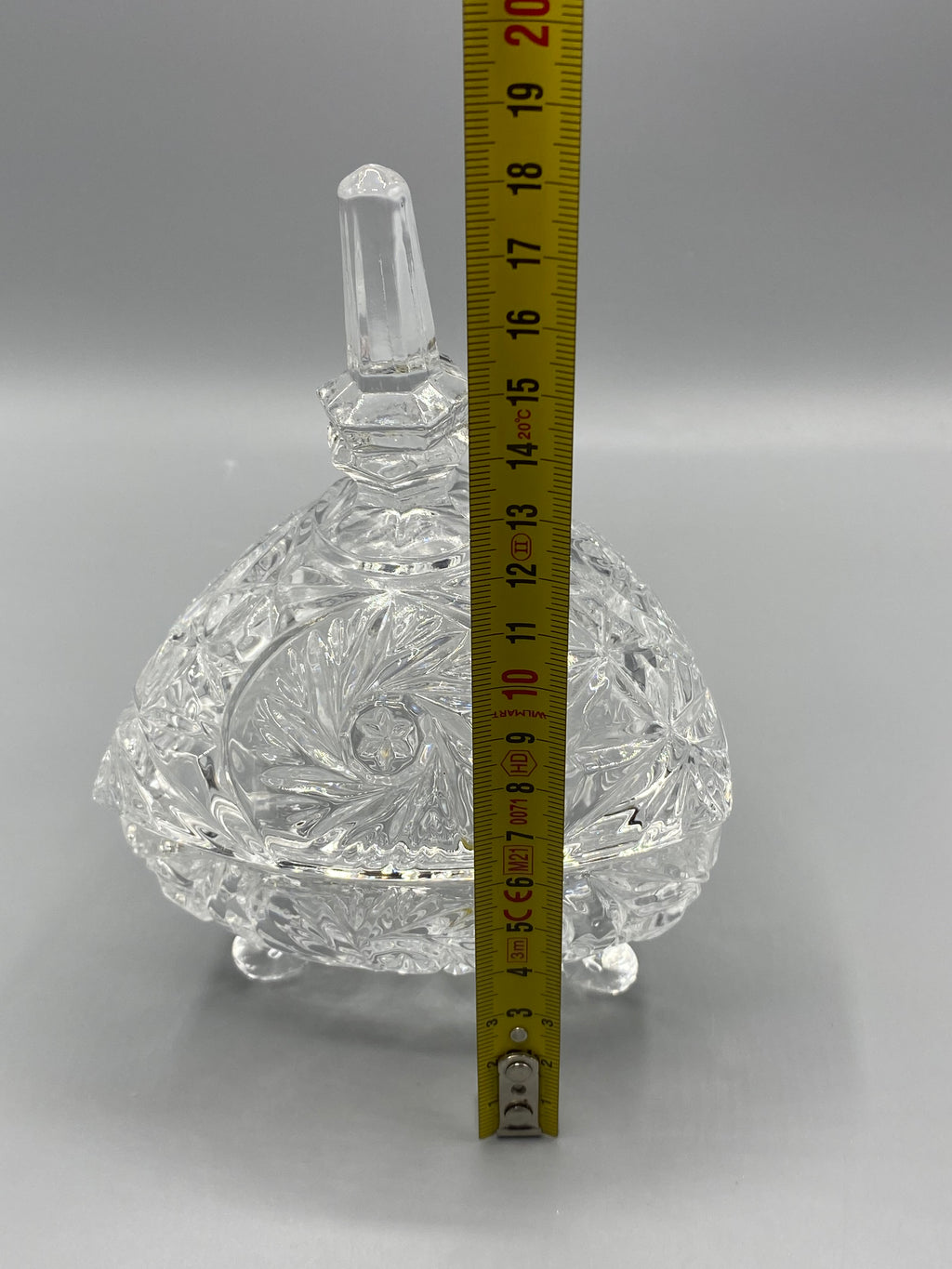 Bonbonnière triangulaire en verre moulé, mesure de la hauteur totale