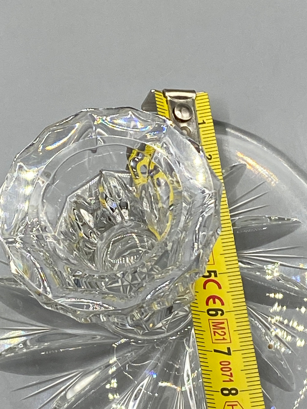 Bougeoir en cristal taillé, détail de l'étoile géométrique