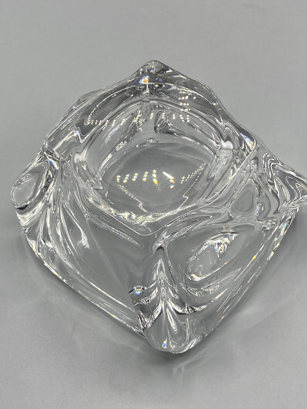 Cendrier en verre massif, vue de dessus