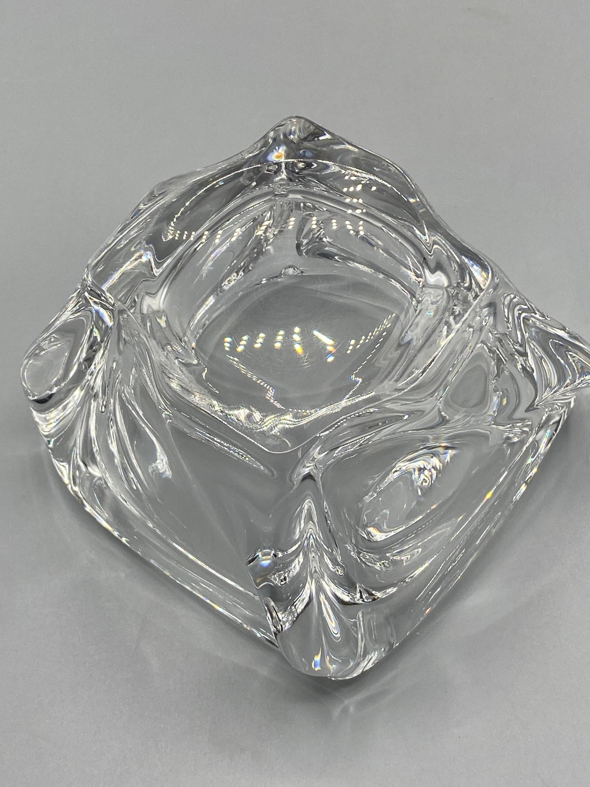 Cendrier en verre massif, vue de dessus