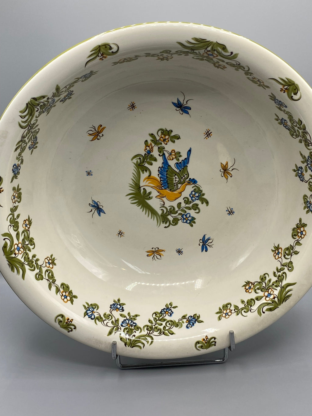 Autre face du broc Saint-Clément à décor d’oiseau polychrome