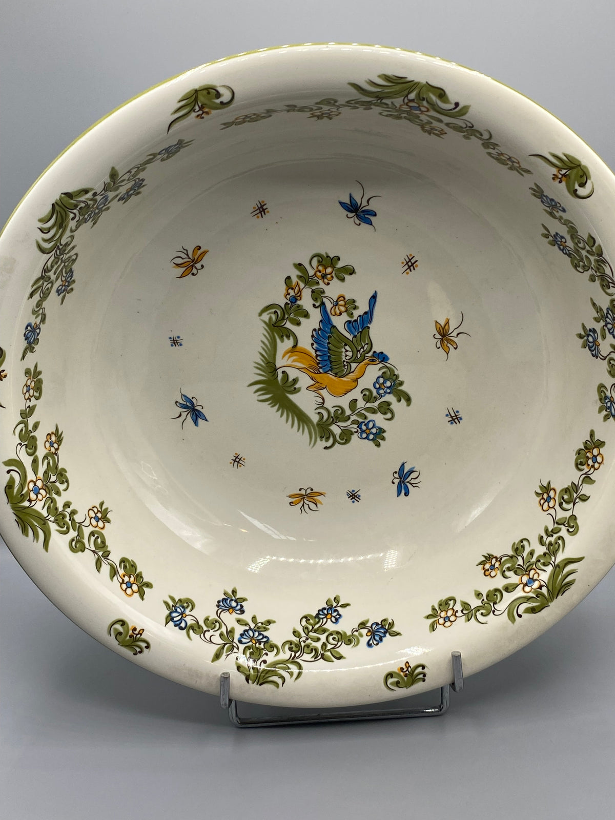 Autre face du broc Saint-Clément à décor d’oiseau polychrome