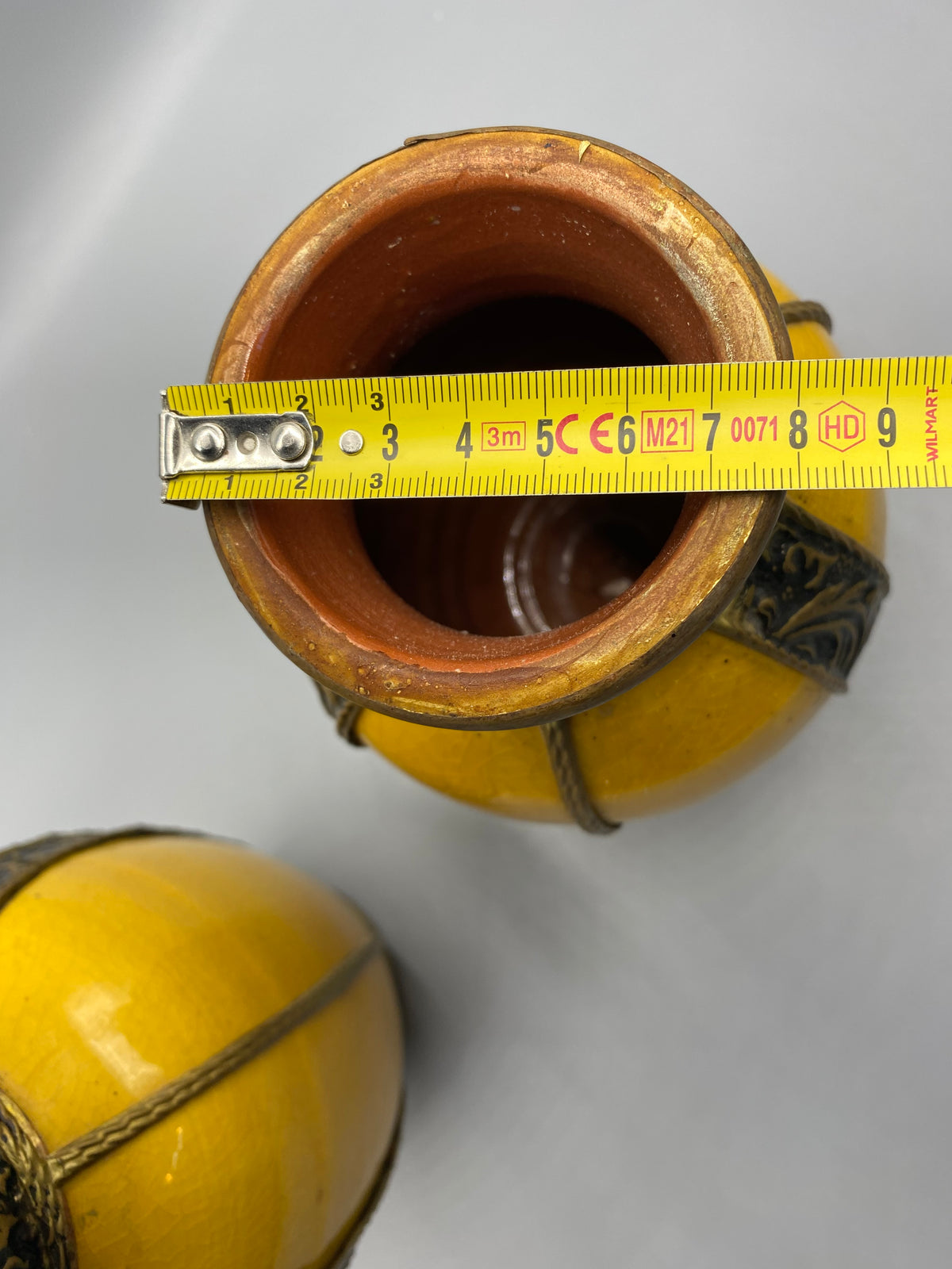 Vue de dessus du vase et usures du rebord