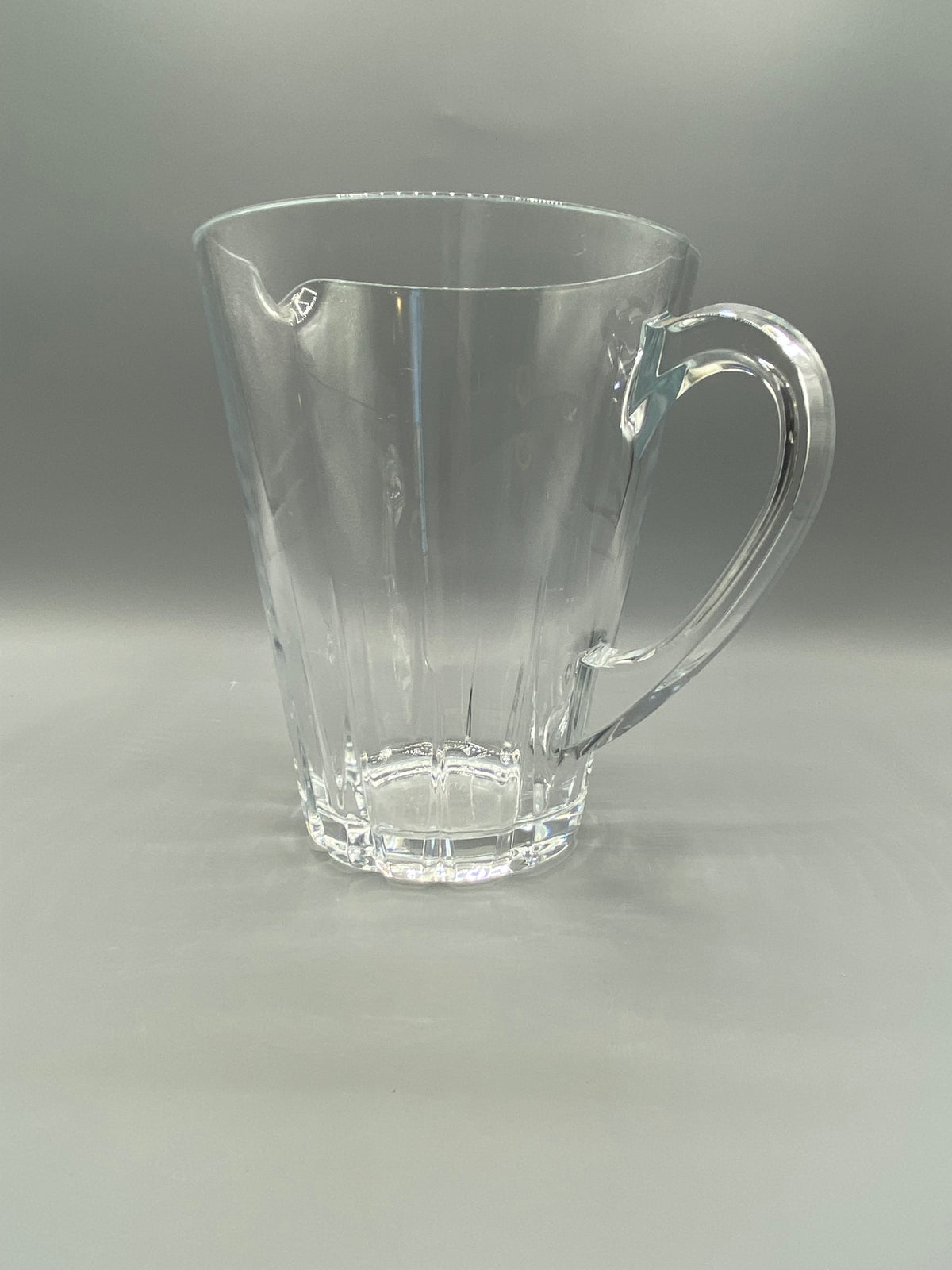Mesure de l’ouverture du pichet en cristal
