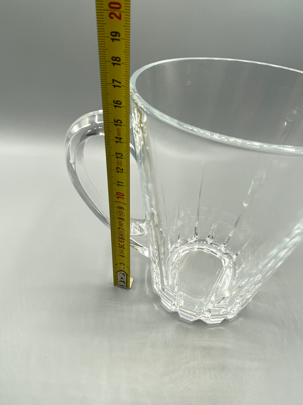Pichet à eau en cristal d’Arques à côtes verticales