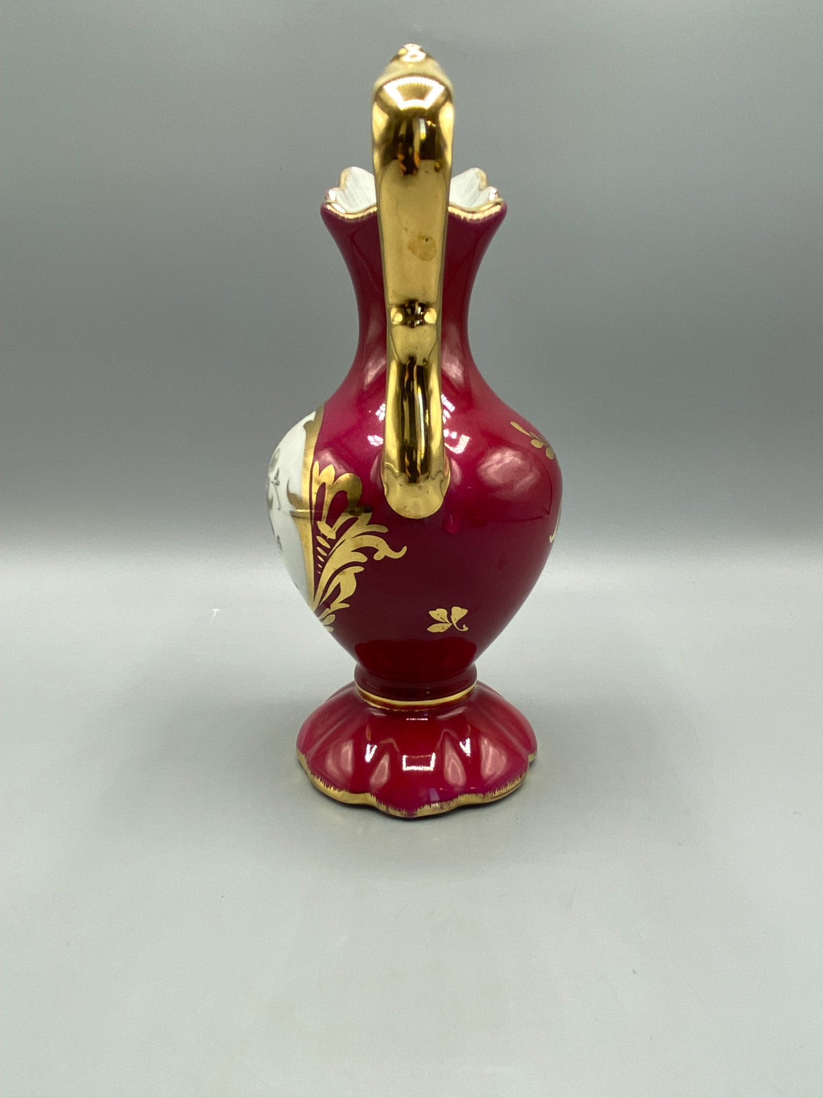 Aiguière Limoges Cernet rouge framboise avec médaillon de roses