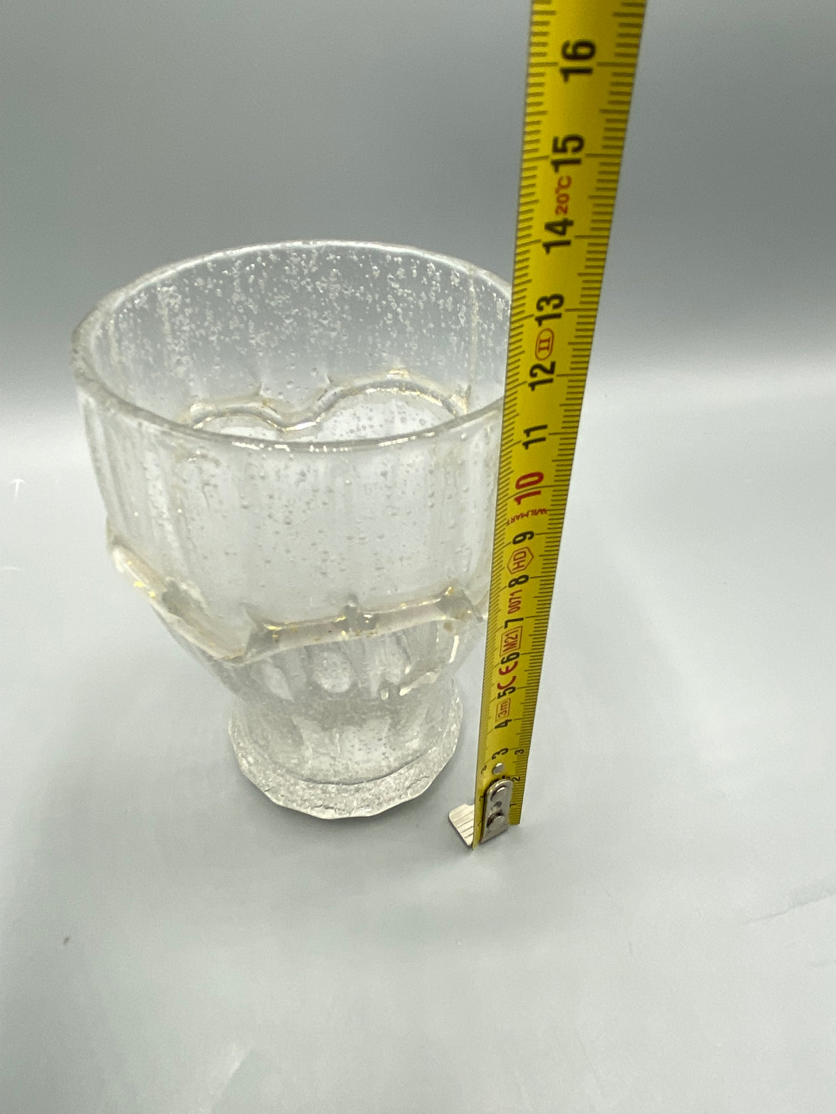 Verre bullé transparent vintage à décor festonné en relief