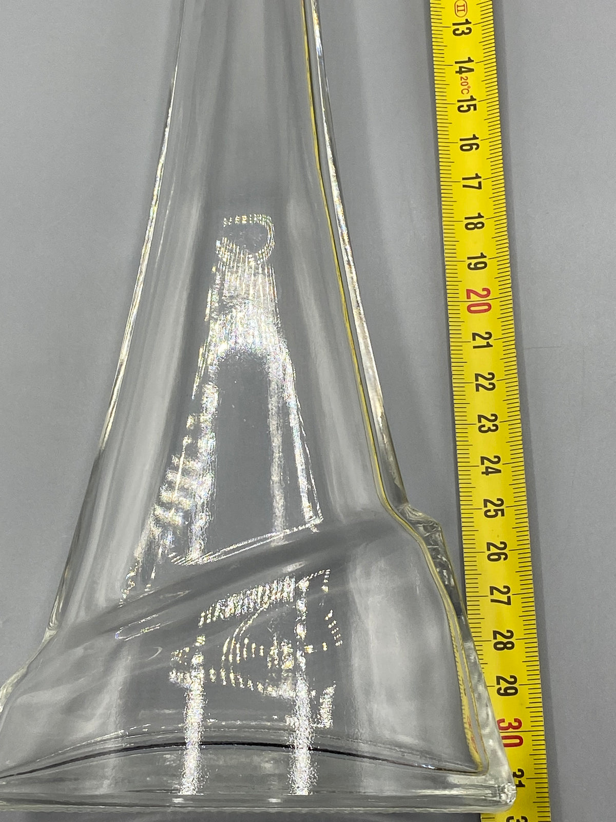 Mesure de la hauteur de la bouteille KELLY en verre, 31 cm