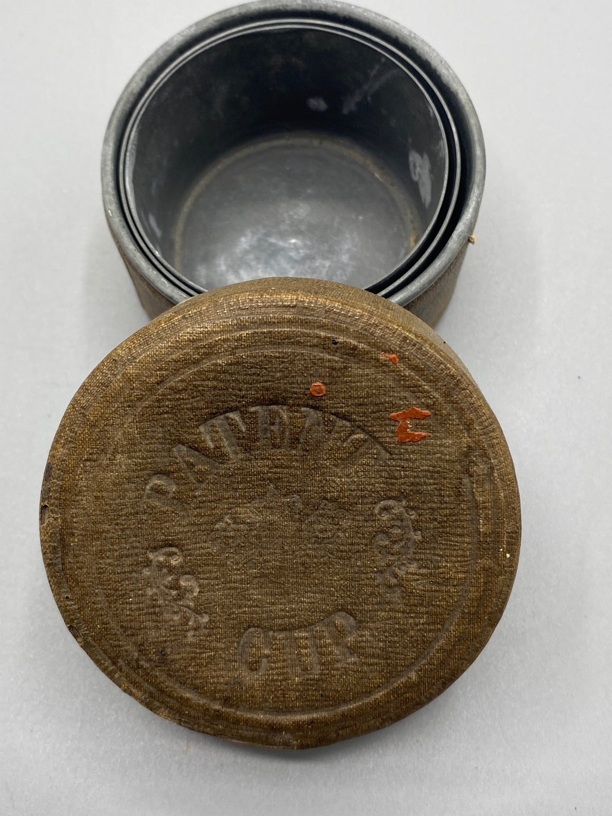 Détail du marquage Patent Cup sur l’étui