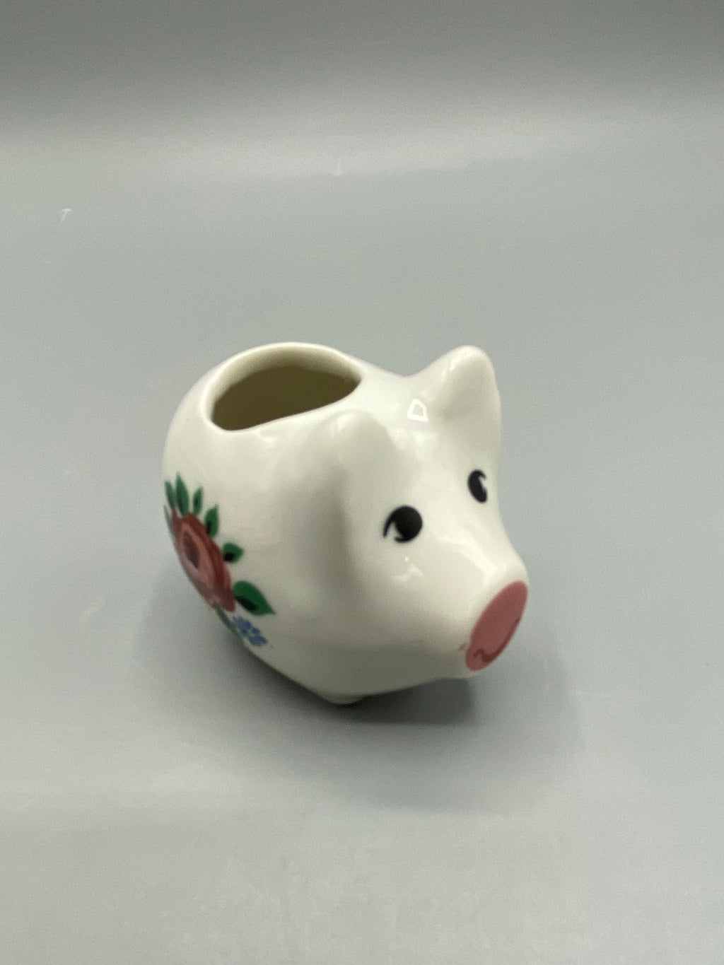 Petit vase cochon en céramique blanche fleurie, museau rose