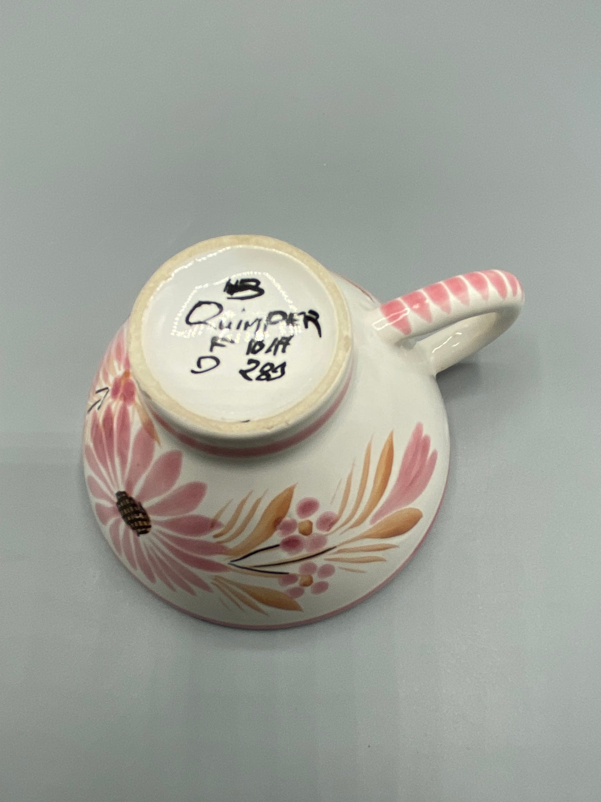 Signature HB Quimper peinte sous la base de la tasse