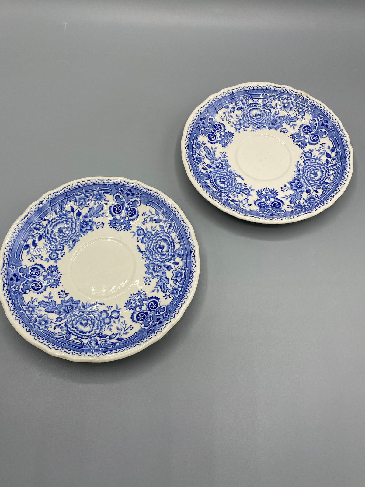 Ensemble de deux sous-tasses Villeroy & Boch Burgenland à décor floral bleu