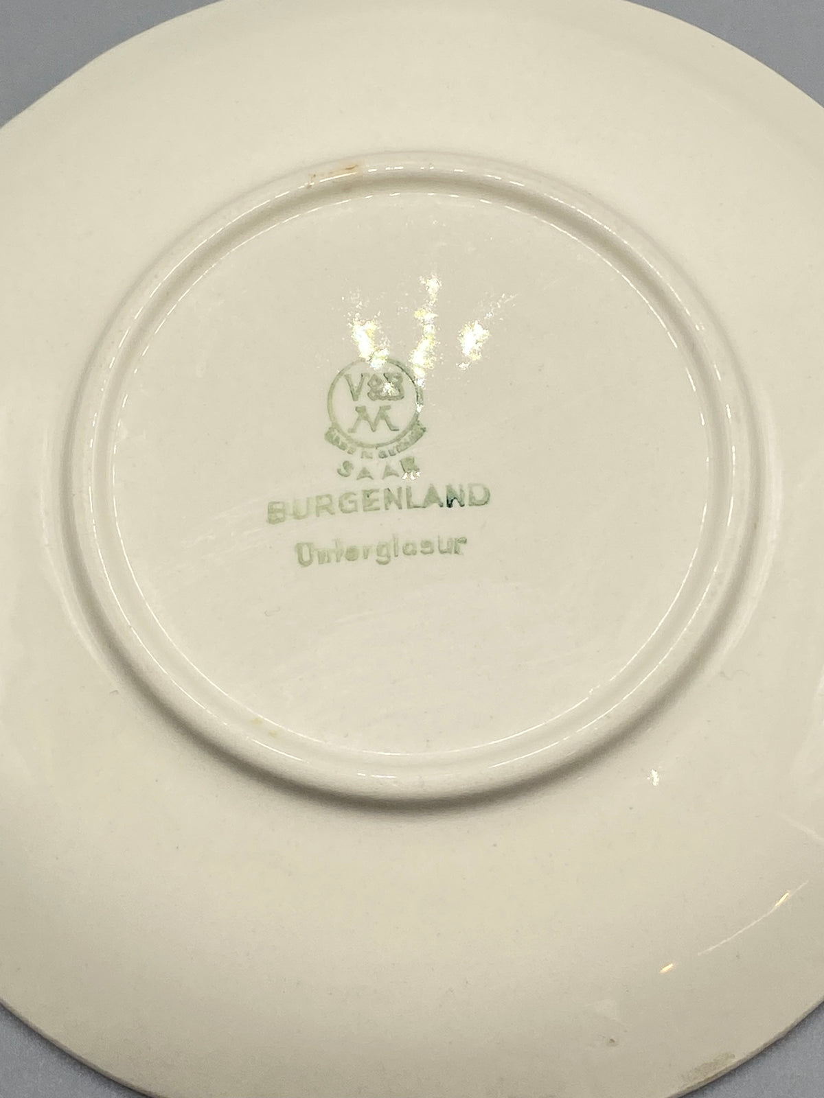 Estampille Villeroy & Boch Saar Burgenland Unterglasur au revers