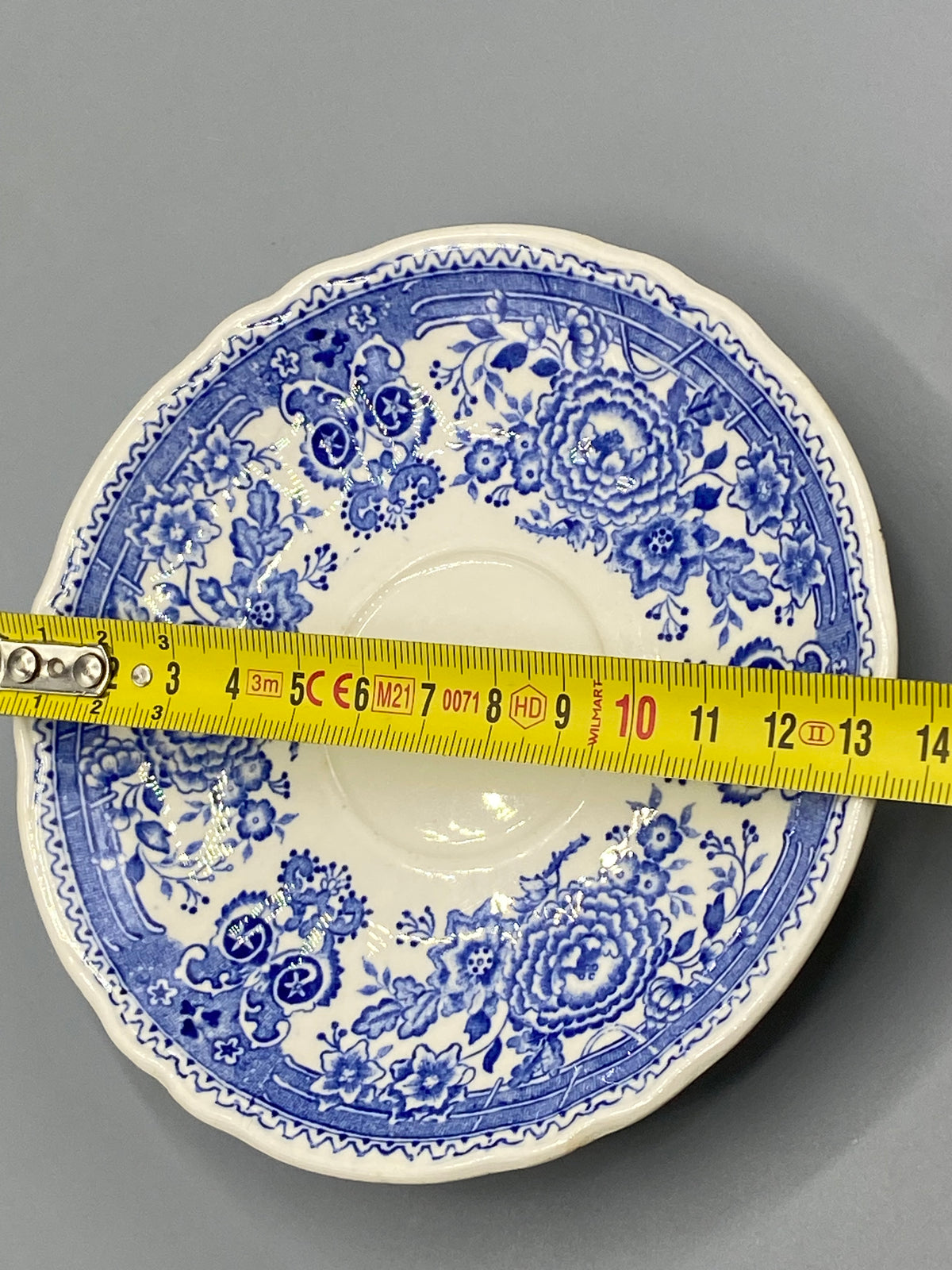 Mesure du diamètre d’une sous-tasse Villeroy & Boch Burgenland bleu