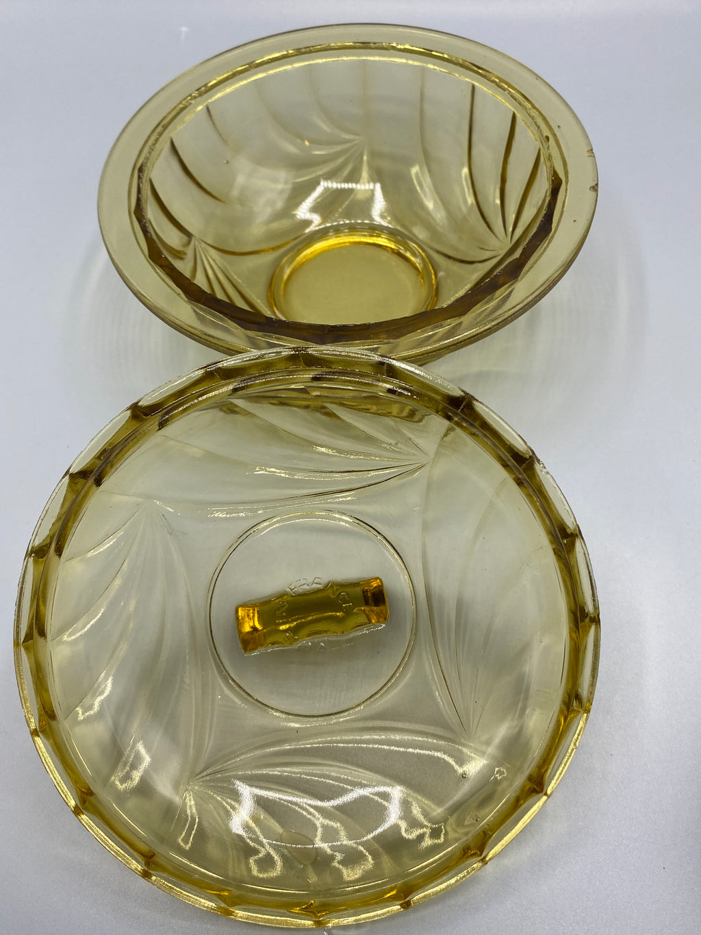 Mesure du diamètre de la bonbonnière en verre ambré
