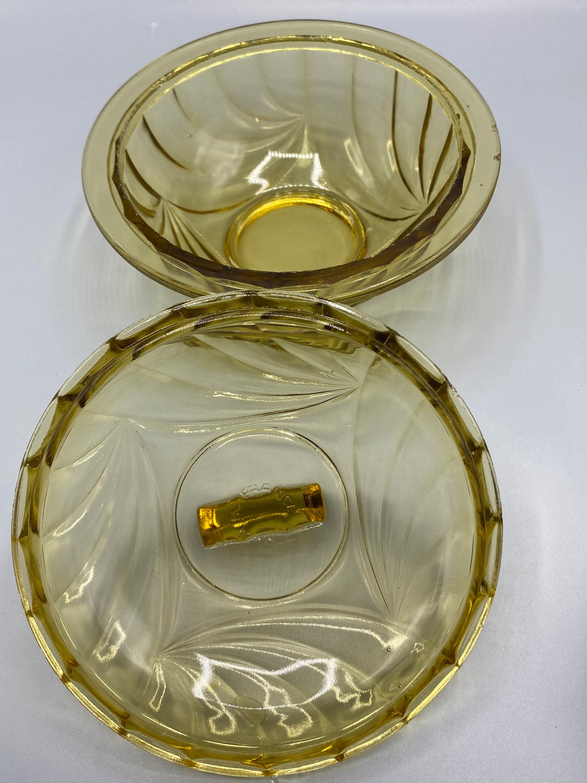 Mesure du diamètre de la bonbonnière en verre ambré