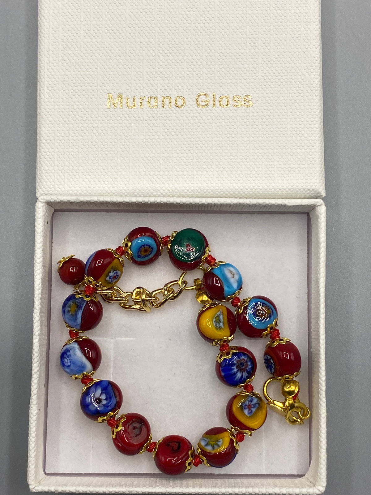 Détail du bracelet Murano Mosaic millefiori rouge